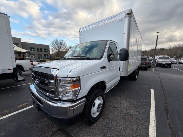 2026 Ford E-450SD Base DRW