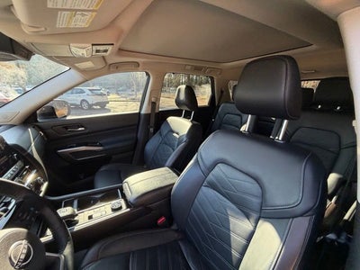 2024 Nissan Pathfinder Platinum