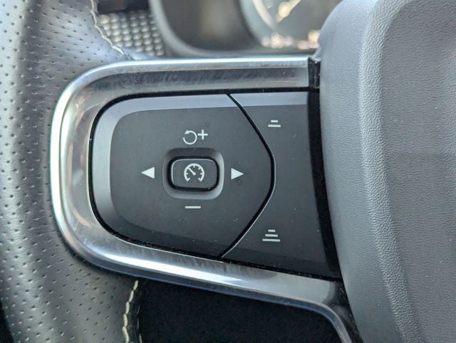 2021 Volvo XC40 R-Design